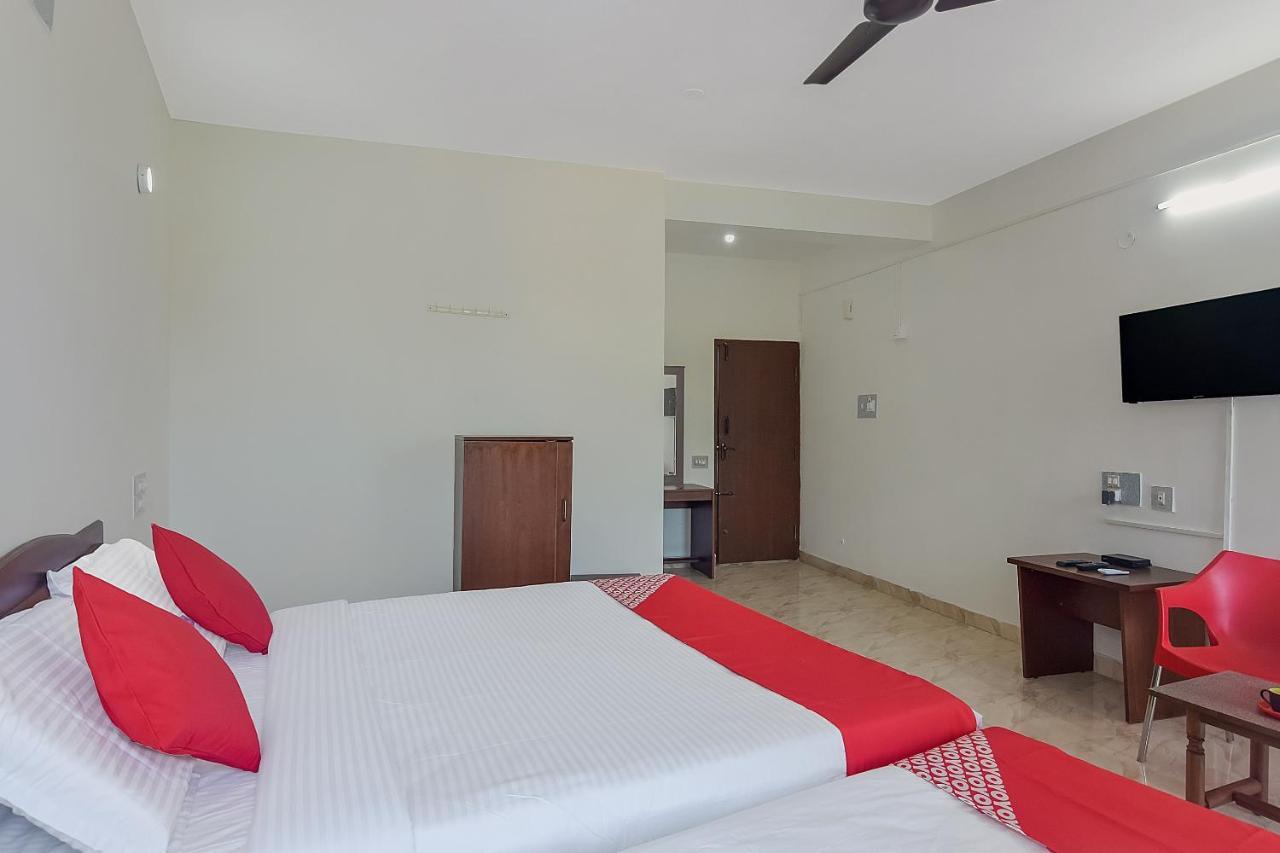 Oyo 13581 Hotel Raj Madikeri Εξωτερικό φωτογραφία