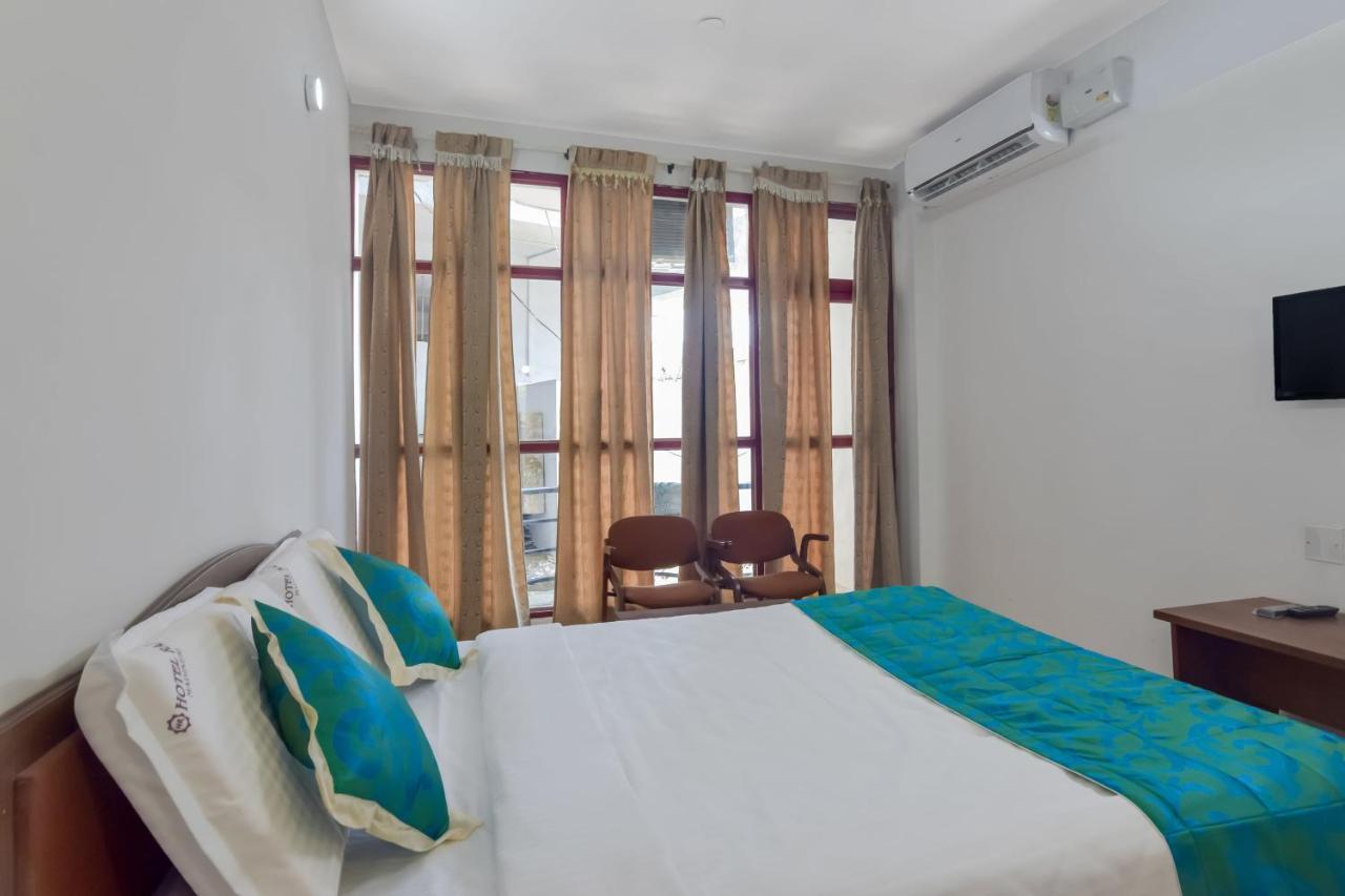 Oyo 13581 Hotel Raj Madikeri Εξωτερικό φωτογραφία